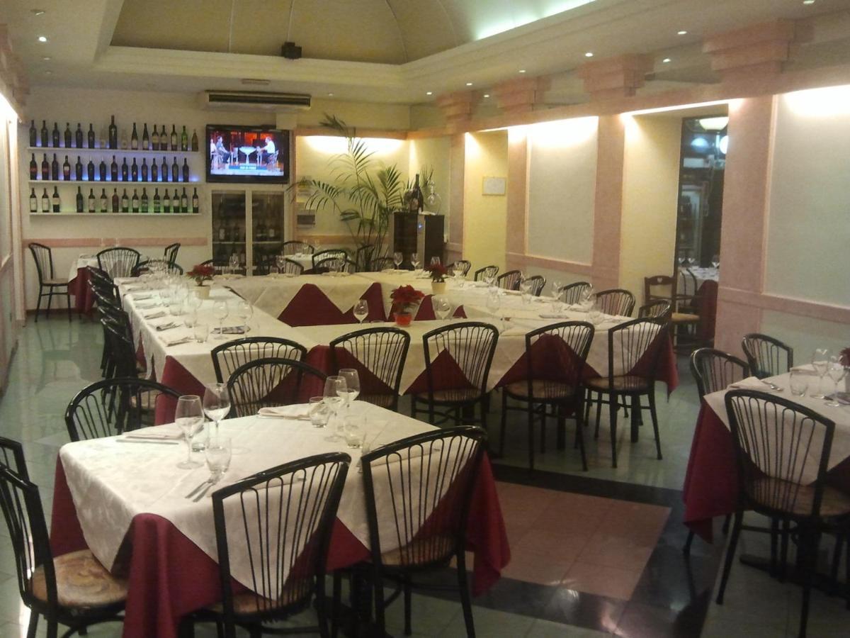 Hotel Villa Robinia Genzano di Roma Dış mekan fotoğraf