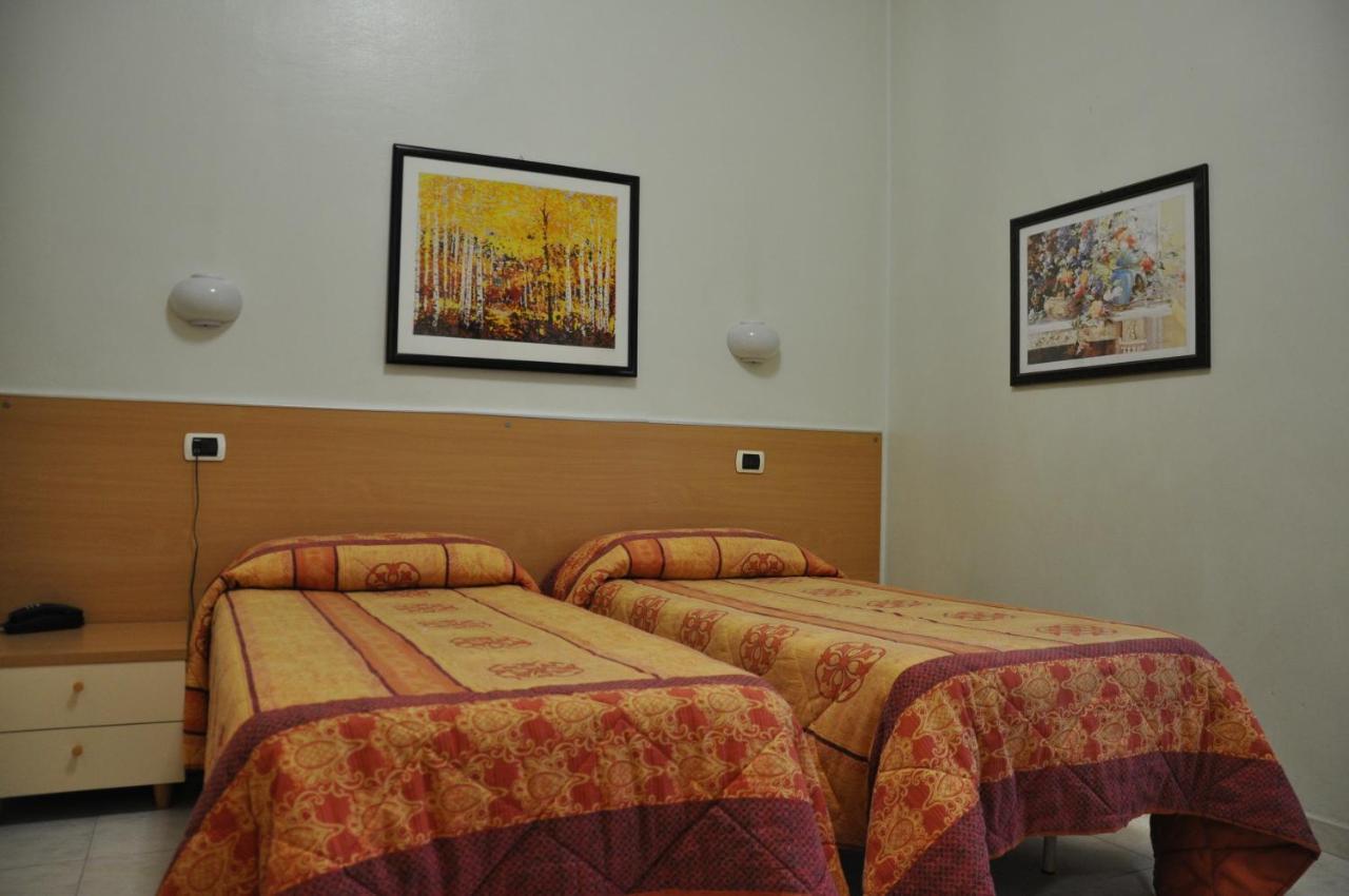 Hotel Villa Robinia Genzano di Roma Dış mekan fotoğraf