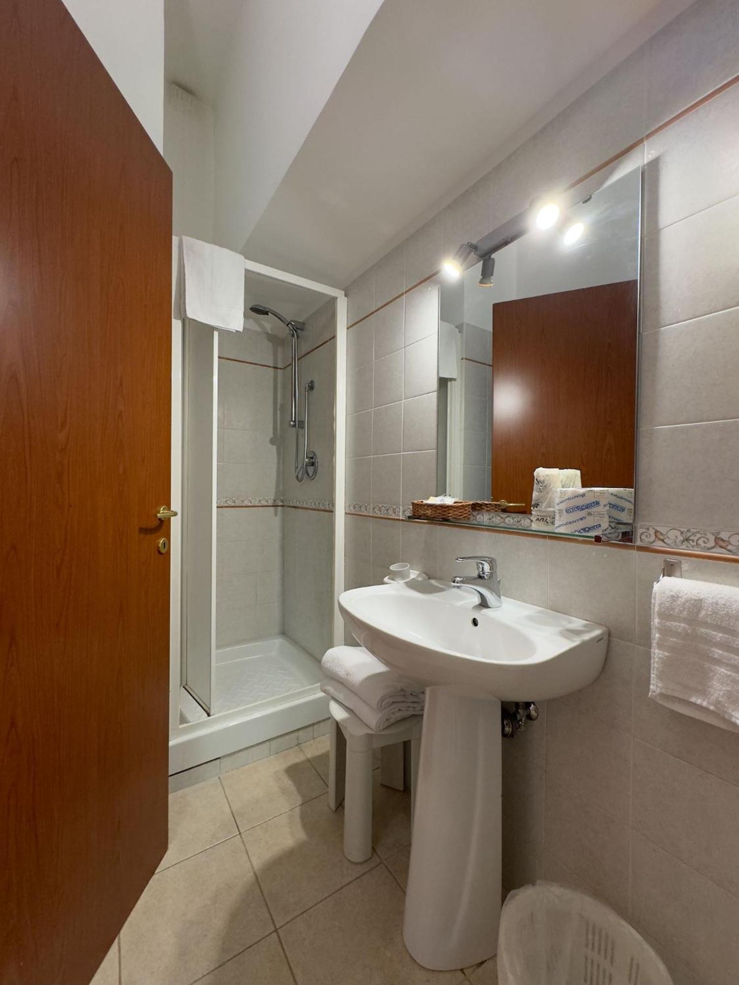 Hotel Villa Robinia Genzano di Roma Dış mekan fotoğraf