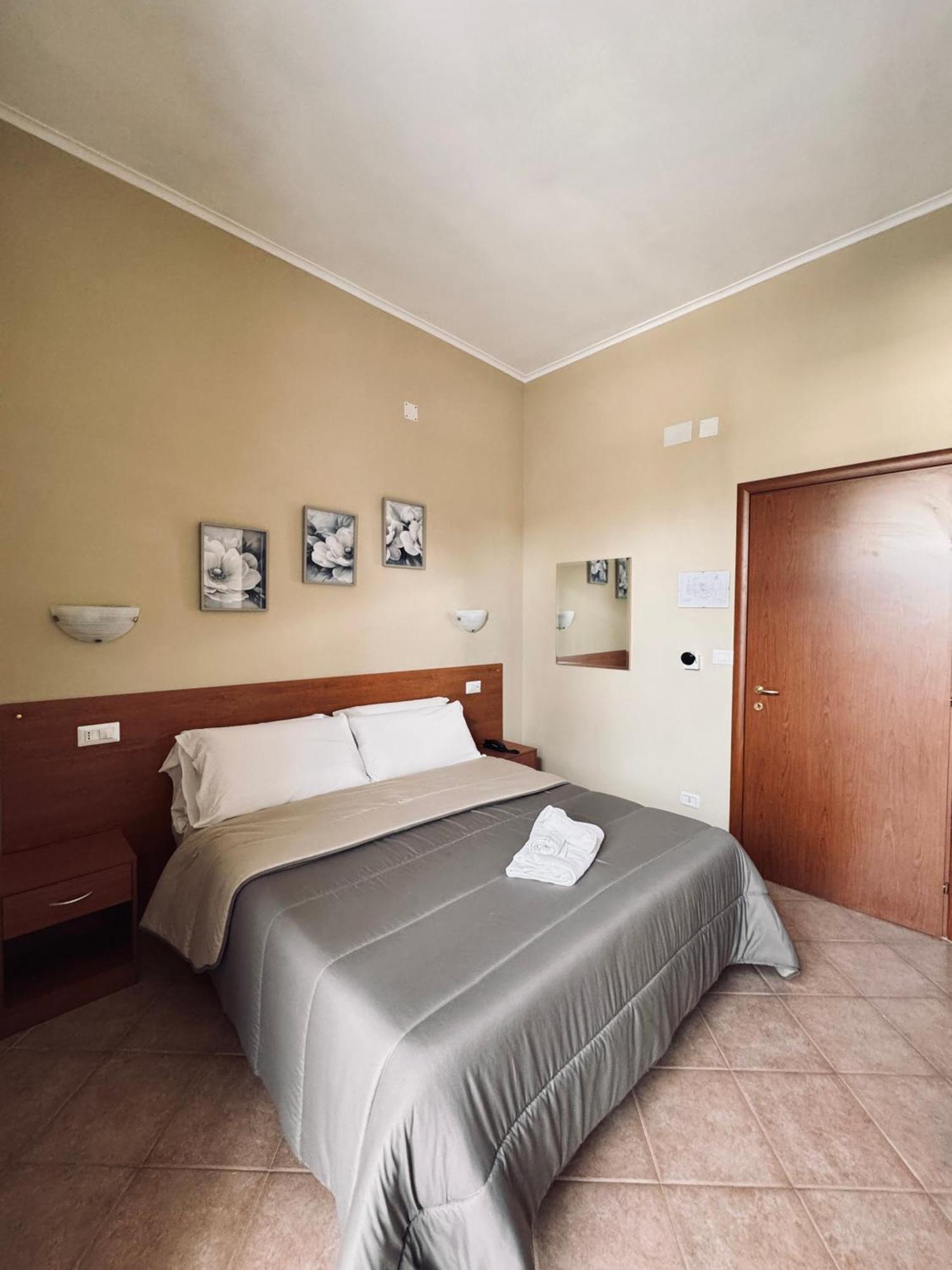 Hotel Villa Robinia Genzano di Roma Dış mekan fotoğraf