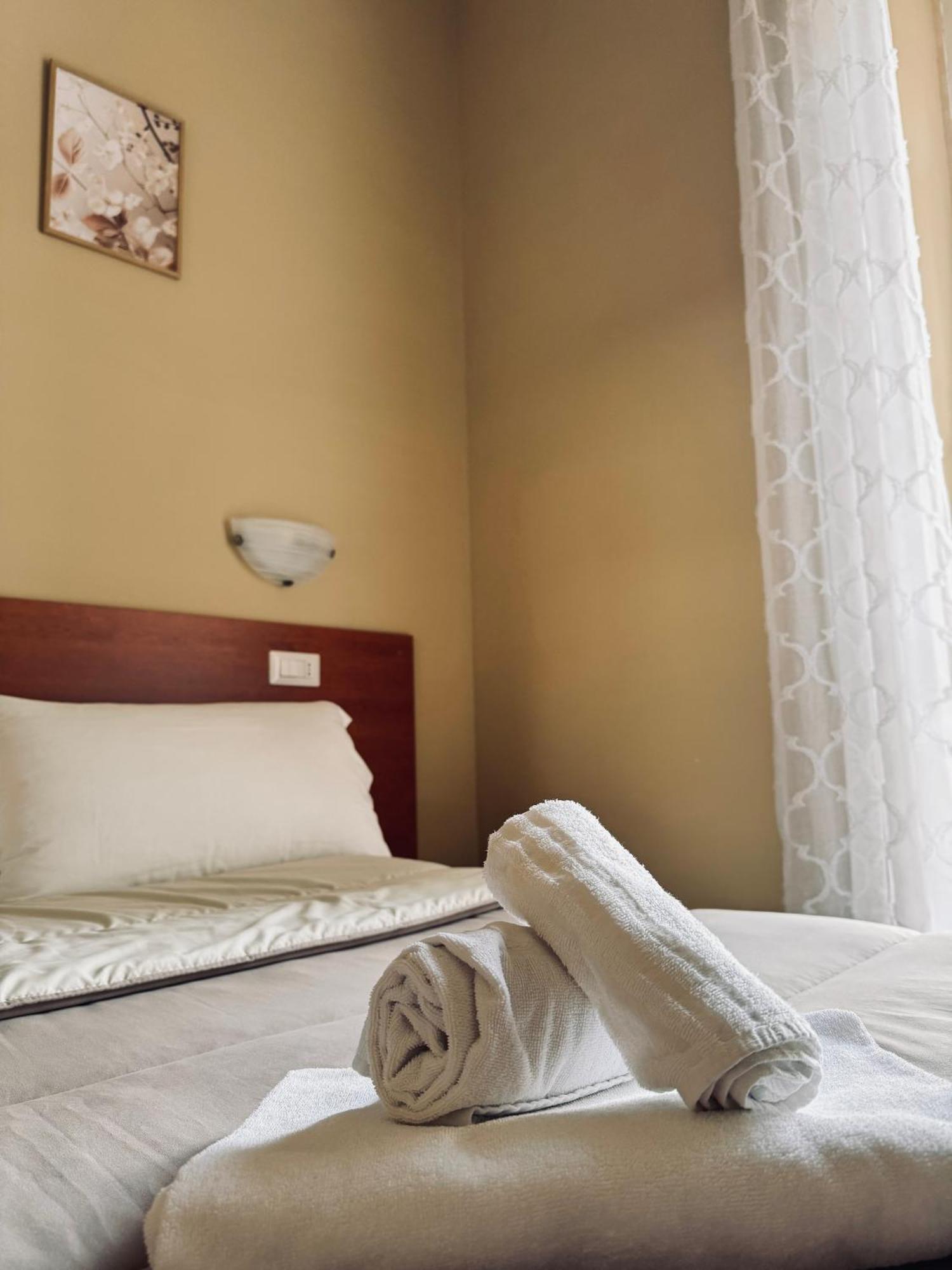 Hotel Villa Robinia Genzano di Roma Dış mekan fotoğraf