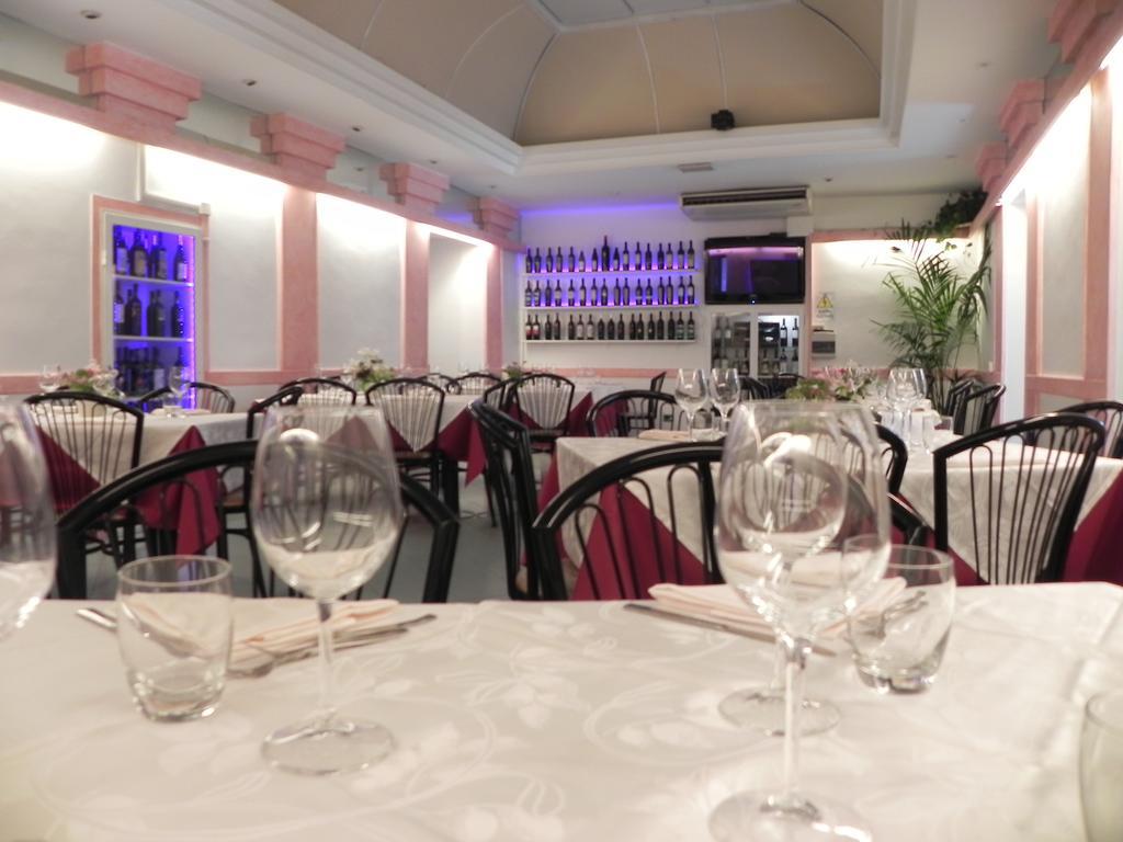 Hotel Villa Robinia Genzano di Roma Dış mekan fotoğraf