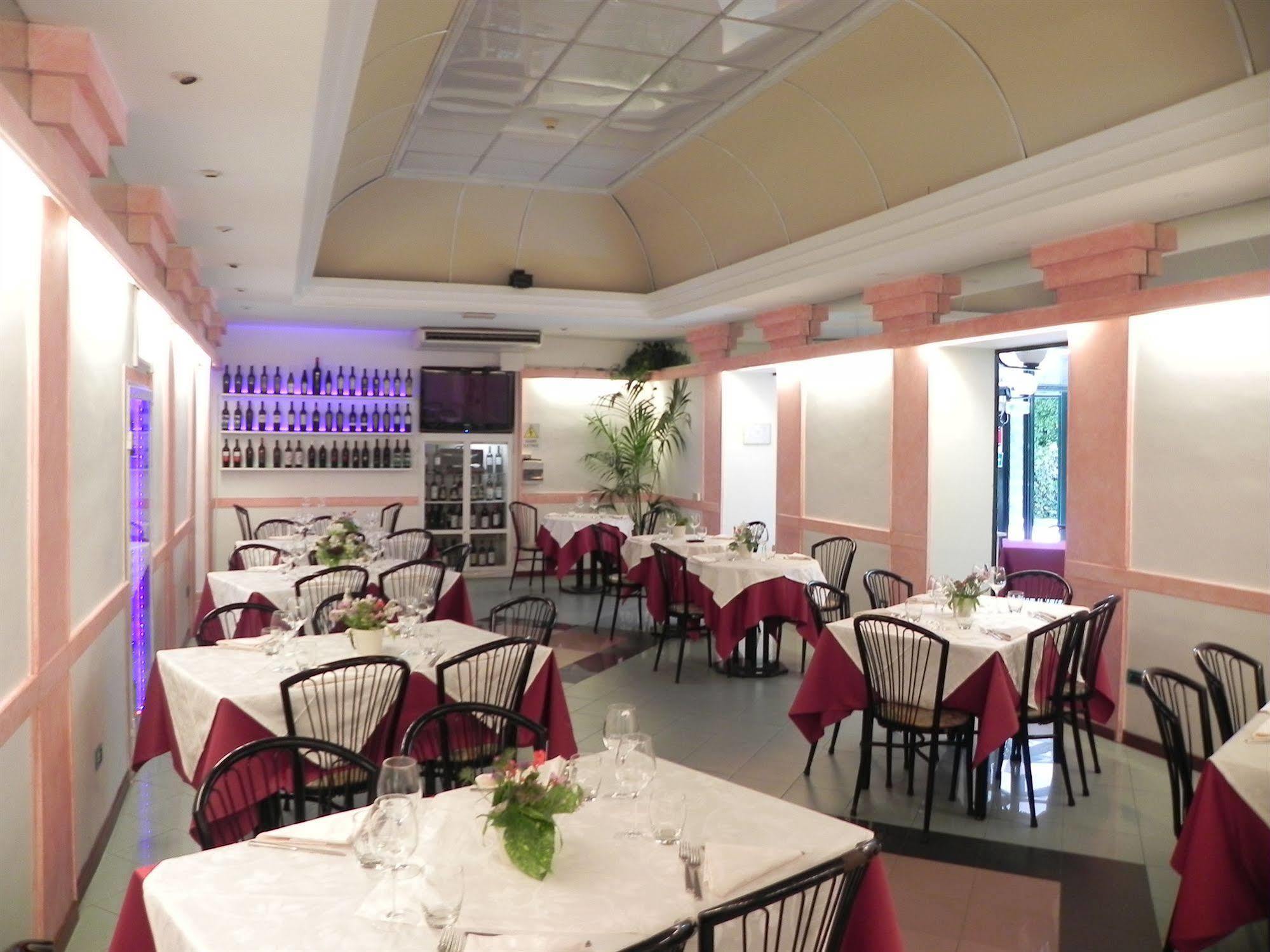 Hotel Villa Robinia Genzano di Roma Dış mekan fotoğraf
