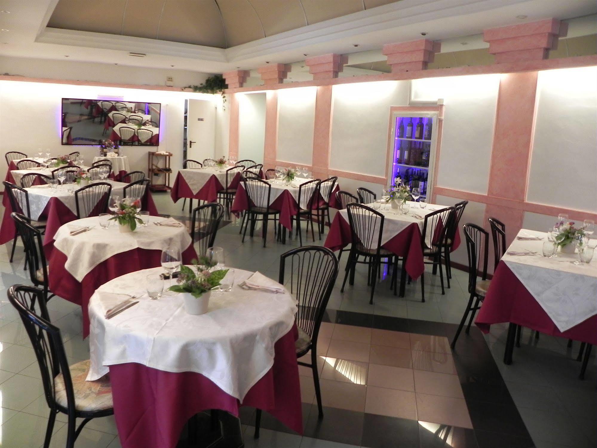 Hotel Villa Robinia Genzano di Roma Dış mekan fotoğraf