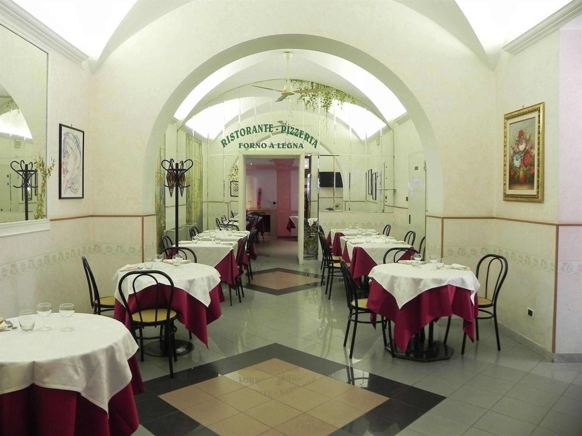 Hotel Villa Robinia Genzano di Roma Dış mekan fotoğraf