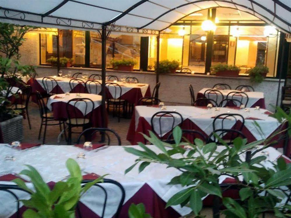 Hotel Villa Robinia Genzano di Roma Dış mekan fotoğraf